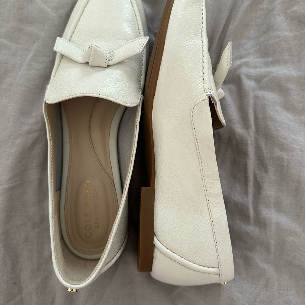 Cole Haan Caddie Bow Loafer size 6, white leather